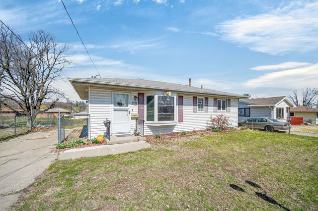 2704 Wedgewood Road, Des Moines, IA 50317