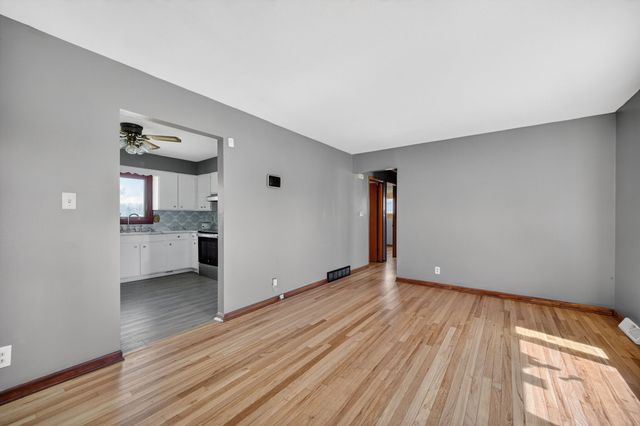 2704 Wedgewood Road, Des Moines, IA 50317