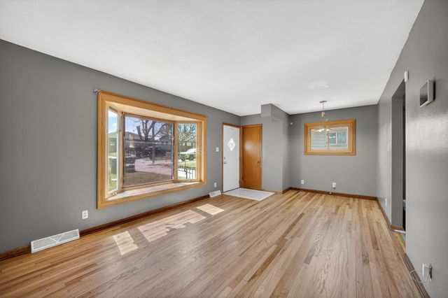 2704 Wedgewood Road, Des Moines, IA 50317