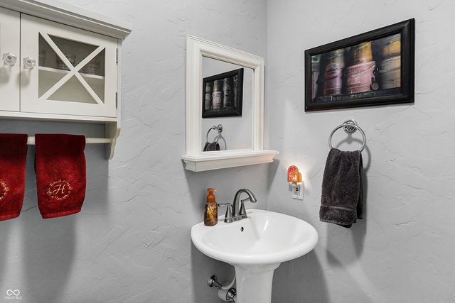 6903 Glacier Drive, Indianapolis, IN 46217