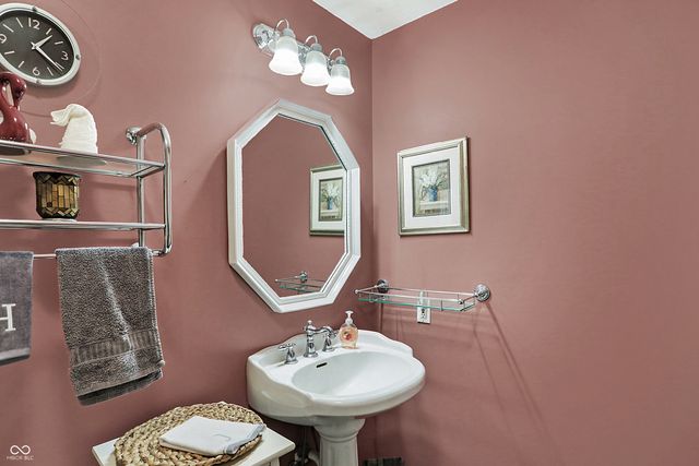 6903 Glacier Drive, Indianapolis, IN 46217