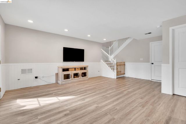 611 Woodbury Pl, Oakley, CA 94561