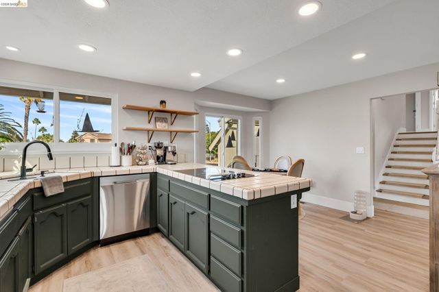 611 Woodbury Pl, Oakley, CA 94561