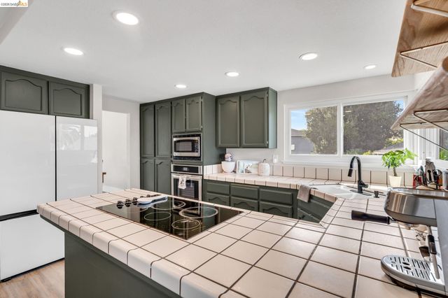 611 Woodbury Pl, Oakley, CA 94561