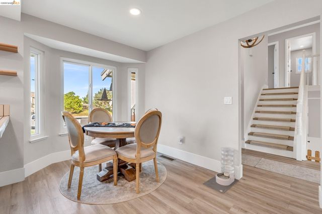 611 Woodbury Pl, Oakley, CA 94561
