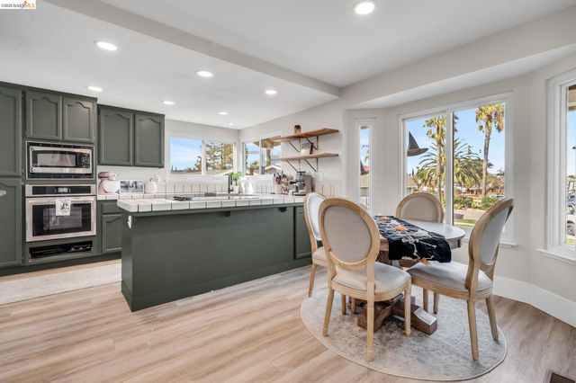 611 Woodbury Pl, Oakley, CA 94561