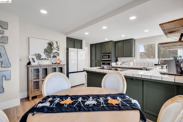 611 Woodbury Pl, Oakley, CA 94561