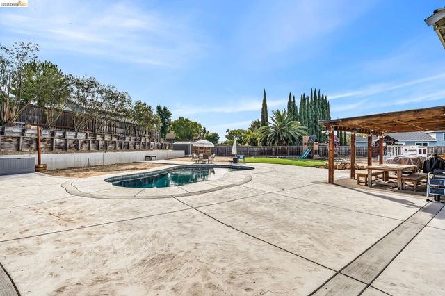611 Woodbury Pl, Oakley, CA 94561
