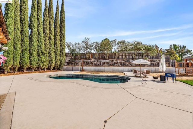 611 Woodbury Pl, Oakley, CA 94561