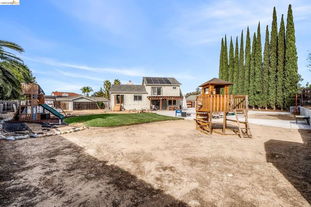 611 Woodbury Pl, Oakley, CA 94561