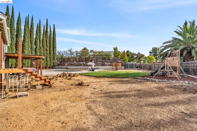 611 Woodbury Pl, Oakley, CA 94561