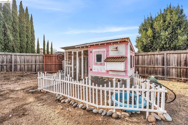 611 Woodbury Pl, Oakley, CA 94561
