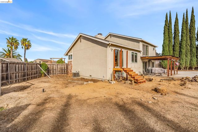 611 Woodbury Pl, Oakley, CA 94561