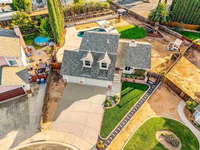 611 Woodbury Pl, Oakley, CA 94561
