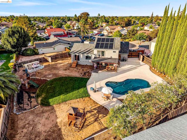 611 Woodbury Pl, Oakley, CA 94561