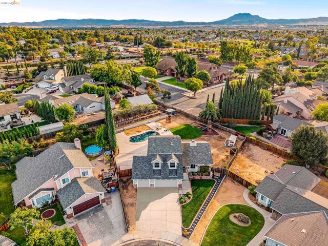 611 Woodbury Pl, Oakley, CA 94561