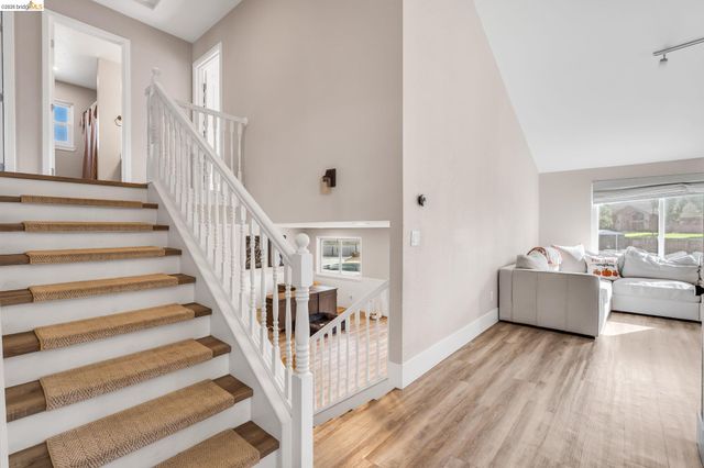 611 Woodbury Pl, Oakley, CA 94561