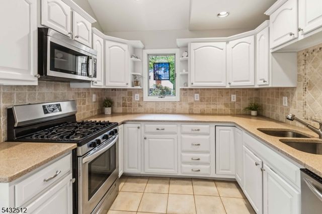 48 Midland Dr, Morris Twp., NJ 07960