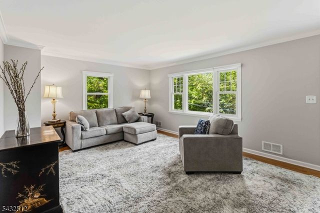 48 Midland Dr, Morris Twp., NJ 07960
