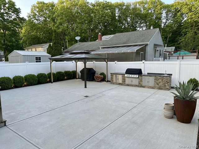 599 Park Avenue, West Hempstead, NY 11552