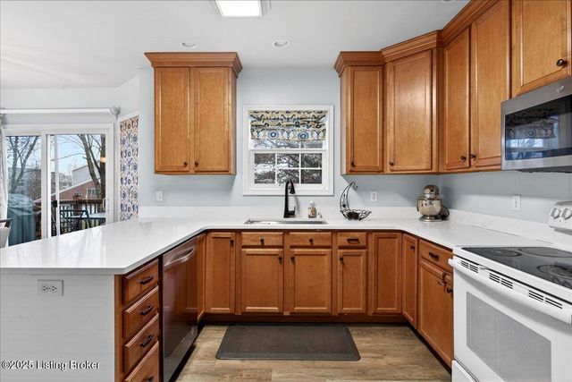 6015 Sweetbay Dr, Crestwood, KY 40014