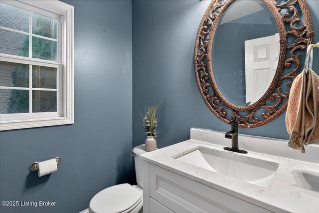 6015 Sweetbay Dr, Crestwood, KY 40014