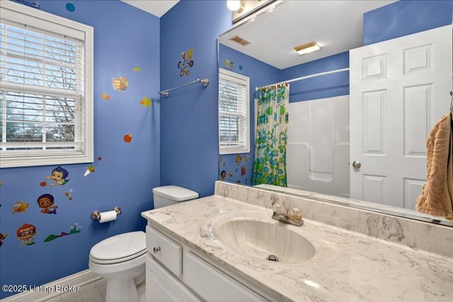 6015 Sweetbay Dr, Crestwood, KY 40014