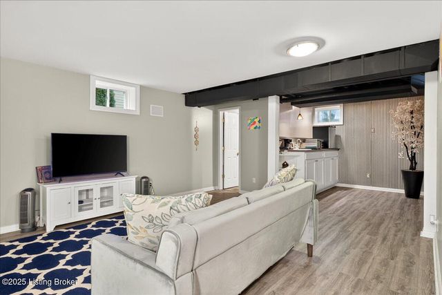 6015 Sweetbay Dr, Crestwood, KY 40014