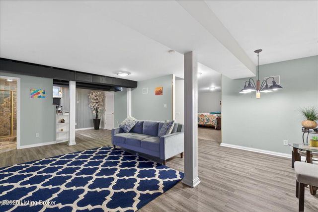 6015 Sweetbay Dr, Crestwood, KY 40014