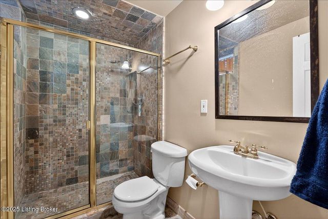 6015 Sweetbay Dr, Crestwood, KY 40014