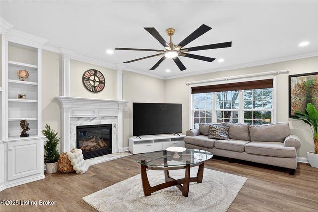 6015 Sweetbay Dr, Crestwood, KY 40014