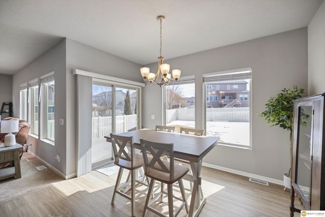 18621 Willow Street, Omaha, NE 68136