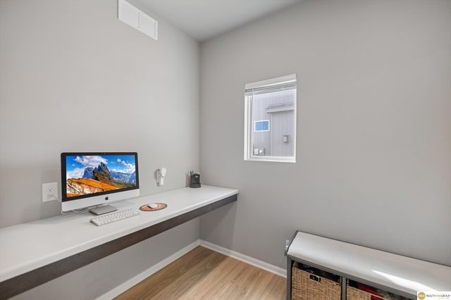 18621 Willow Street, Omaha, NE 68136