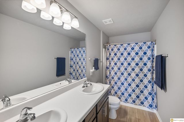 18621 Willow Street, Omaha, NE 68136