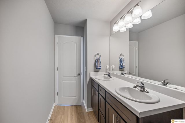 18621 Willow Street, Omaha, NE 68136