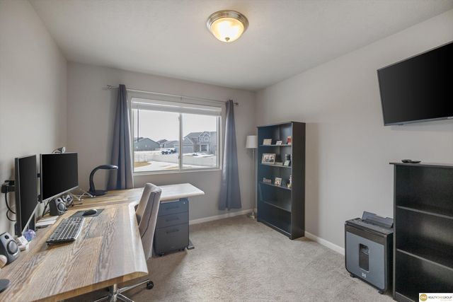 18621 Willow Street, Omaha, NE 68136