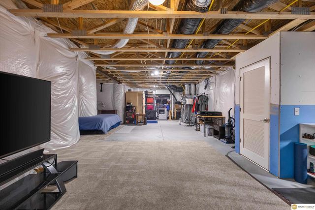 18621 Willow Street, Omaha, NE 68136