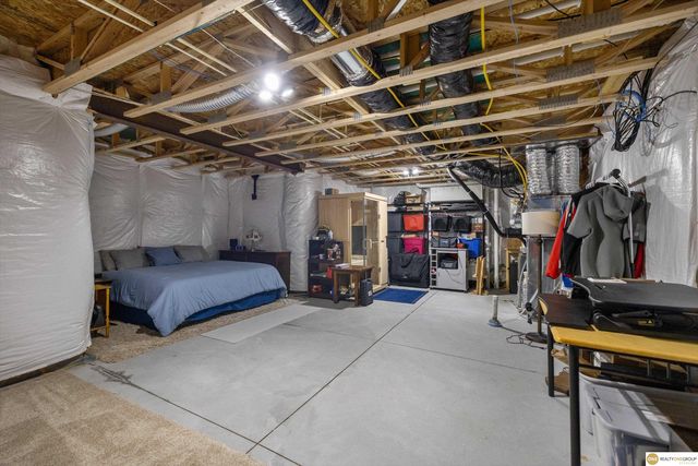 18621 Willow Street, Omaha, NE 68136