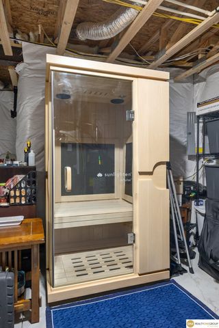 18621 Willow Street, Omaha, NE 68136