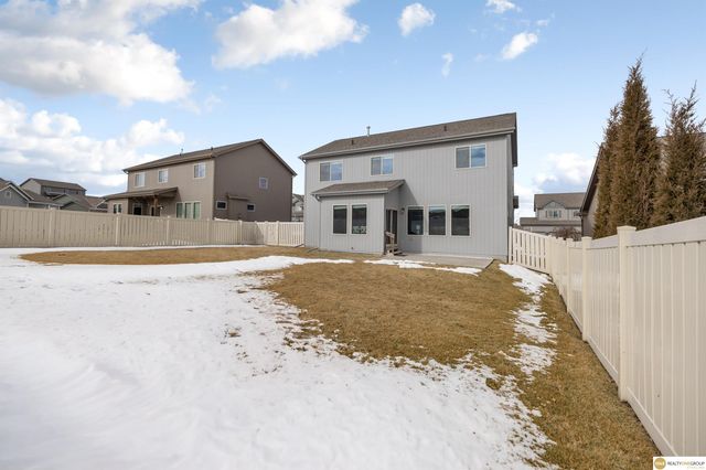 18621 Willow Street, Omaha, NE 68136