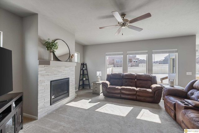 18621 Willow Street, Omaha, NE 68136