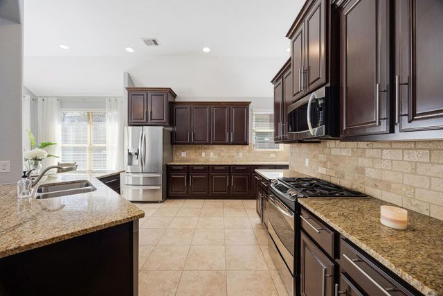 31 S Victoriana Circle, Spring, TX 77389