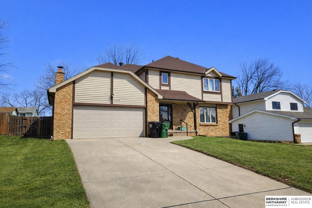 1512 Beechwood Avenue, Papillion, NE 68133