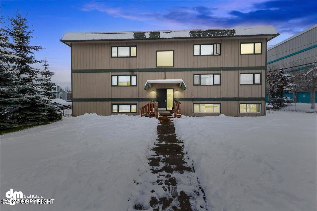 3530 E 42nd Avenue, Anchorage, AK 99508