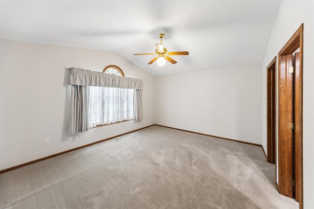 8008 Goodman Drive, Urbandale, IA 50322