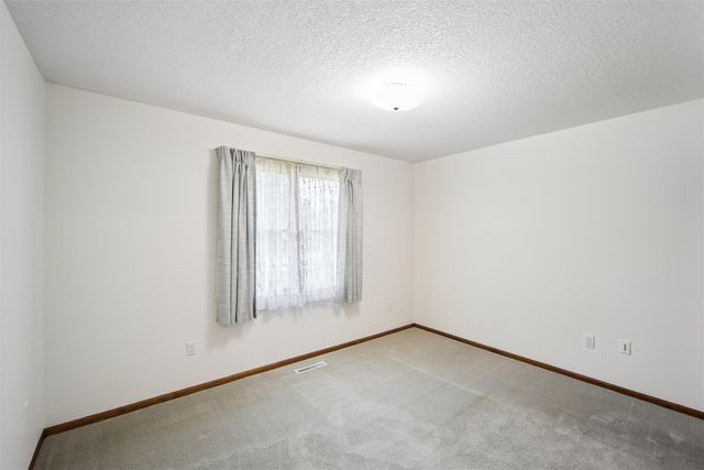 8008 Goodman Drive, Urbandale, IA 50322