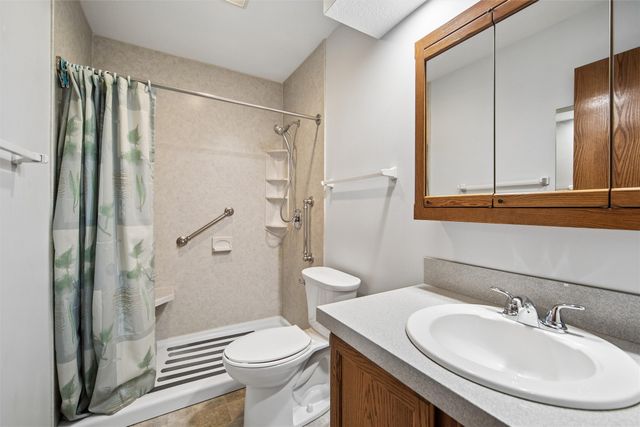 8008 Goodman Drive, Urbandale, IA 50322