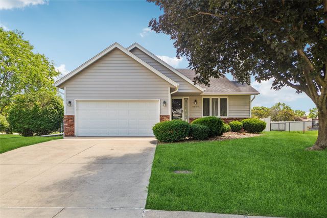 8008 Goodman Drive, Urbandale, IA 50322