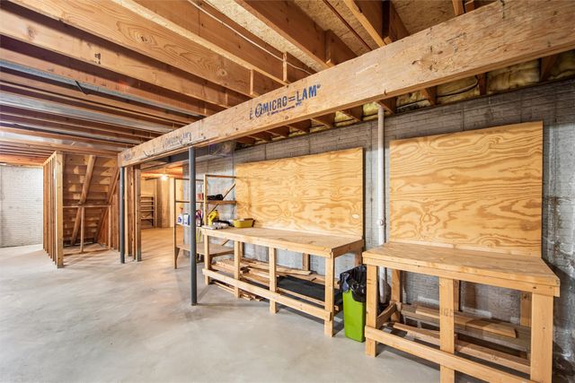 8008 Goodman Drive, Urbandale, IA 50322