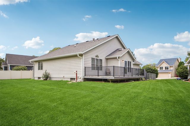 8008 Goodman Drive, Urbandale, IA 50322